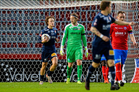 Örgrytes Herman Sjögrell jublar efter 2-1 bakom Helsingborgs målvakt Anders Lindegaard
