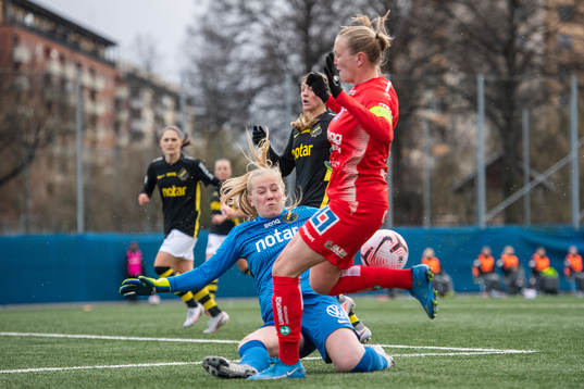 s målvakt Milla-Maj Majasaari och Linköpings Frida