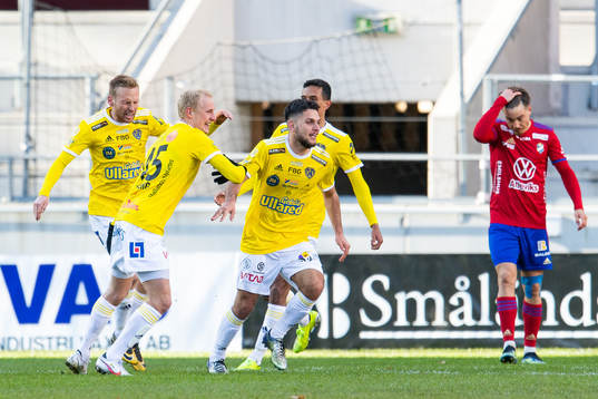Falkenbergs Edi Sylisufaj jublar efter att han gjort 0-1
