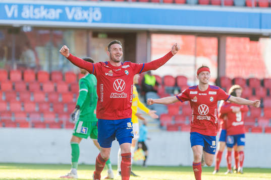 Östers James Keene jublar efter sitt 2-1 mål