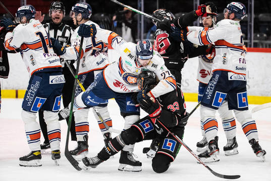 Växjös Martin Lundberg mot Örebros Christopher