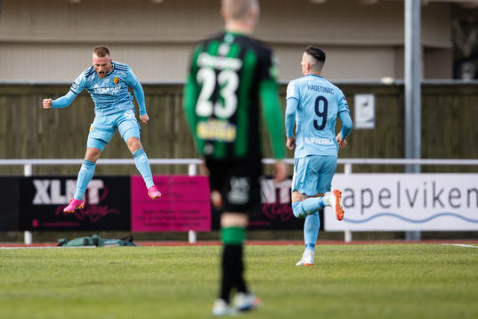 Djurgårdens Nicklas Bärkroth jublar efter 1-3