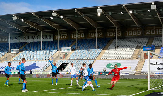 Halmstads Andreas Johansson reagerar vid mål 1-2 av IFK