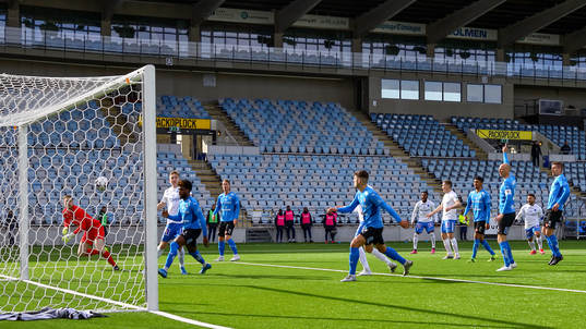 Halmstads Andreas Johansson reagerar vid mål 2-1 av IFK