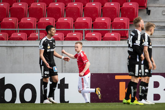 Kalmars Isak Jansson jublar