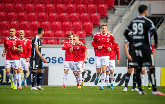Kalmars Isak Jansson jublar
