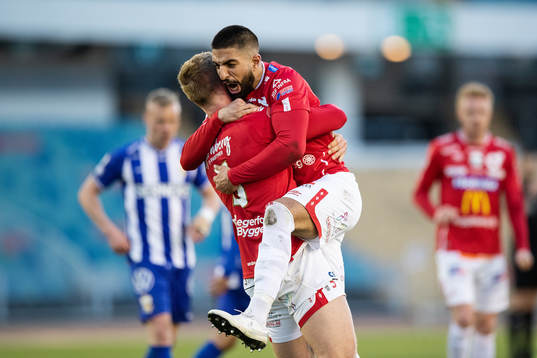 Degerfors Oliver Ekroth och Sean Sabetkar jublar