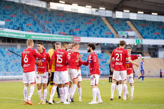 Degerfors spelare jublar