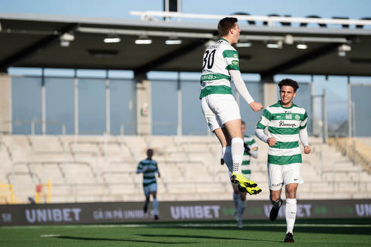 Västerås William Videhult jublar efter 1-0