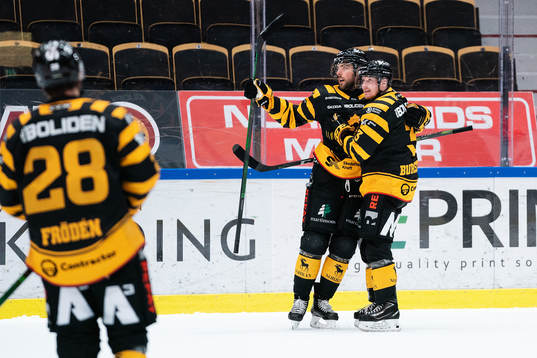 Skellefteås Joakim Lindström och Niclas Burström jublar