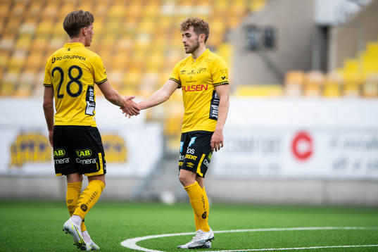 Elfsborgs Jack Cooper Love jublar med Noah Söderberg efter 1-0