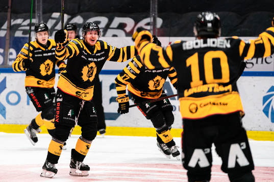 Skellefteås Niclas Burström jublar