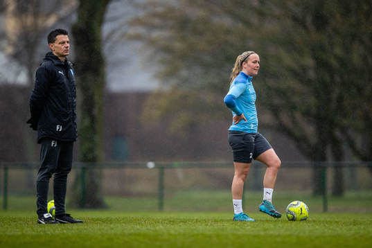 Tränare Fredrik Jahnfors och Beatrice Andersson