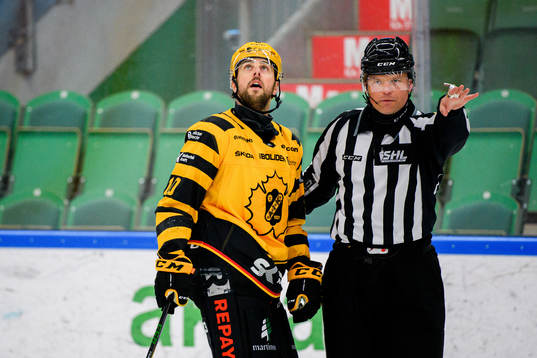 Skellefteås Joakim Lindström lämnar isen