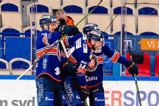 Växjös Hardy Häman Aktell och Emil Pettersson jublar