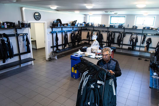 GAIS materialförvaltare Davod ”Amo” Rahimi i omklädningsrummet