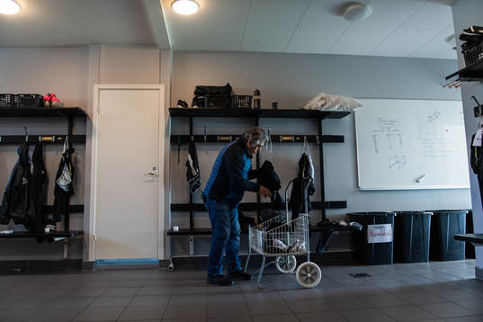 GAIS materialförvaltare Davod ”Amo” Rahimi i omklädningsrummet