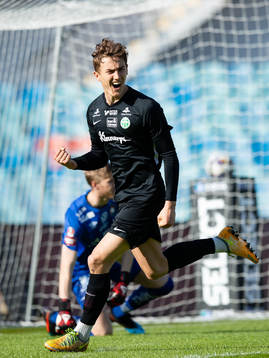 Västerås Gustaf Lagerbielke jublar efter 0-1 på straff