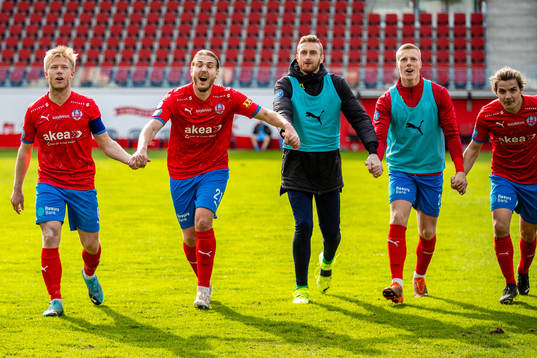 Helsingborgs Andreas Landgren, Charlie Weberg, målvakt Alexander Nilsson, Emil Hellman och Brandur Hendriksson Olsen jublar