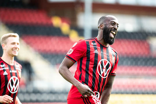 Östersunds Ronald Mukiibi jublar