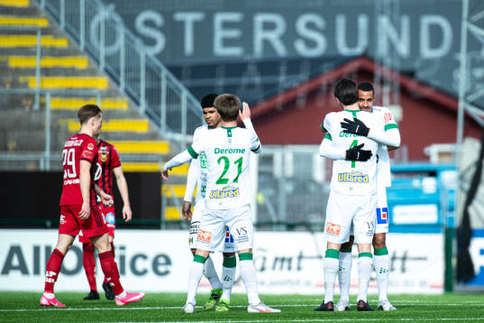 Varbergs Oliver Stanisic och Simon Karlsson Adjei jublar