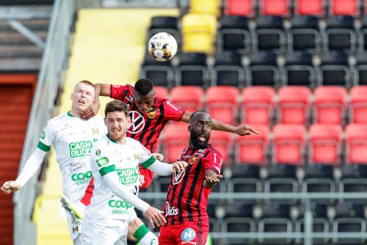 Östersunds Ronald Mukiibi reagerar