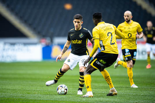 s Nicolas Stefanelli och Elfsborgs Joseph Stanley Okumu