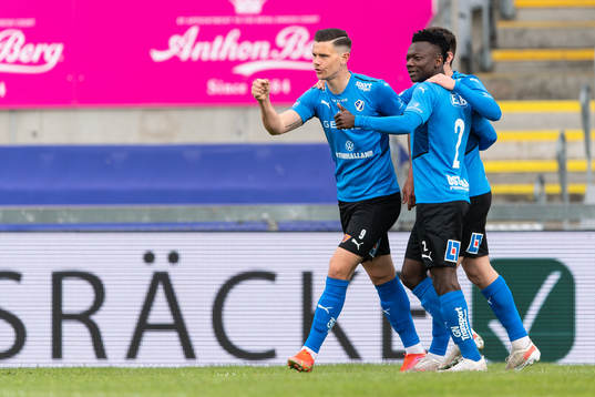 Halmstads Markus Antonsson jublar med Thomas Boakye