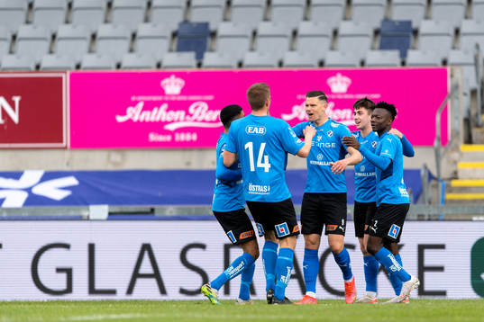 Halmstads Markus Antonsson jublar med lagkamrater