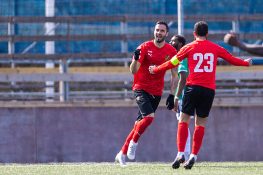 Vasalunds Denni Avdic jublar efter 1-0