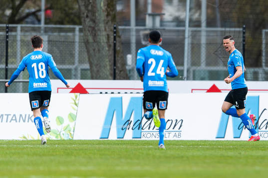 Halmstads Markus Antonsson jublar efter att han gjort 1-0