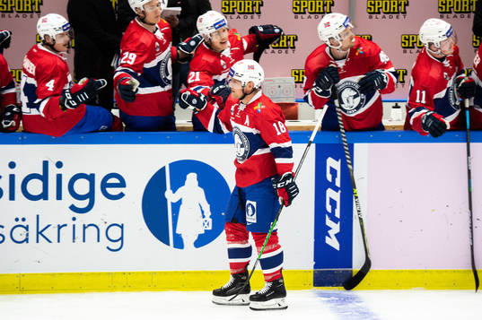 Tobias Lindström of Norway celebrate