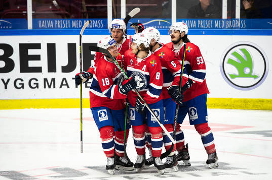 Tobias Lindström of Norway celebrate