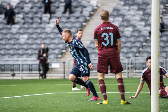 Djurgårdens Nicklas Bärkroth jublar