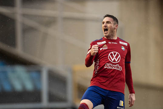 Östers James Keene jublar efter 0-1