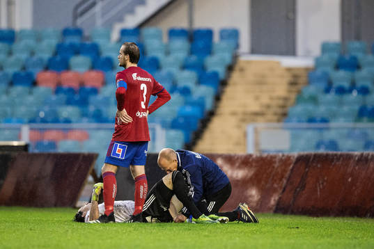 Östers målvakt Damir Mehic får vård