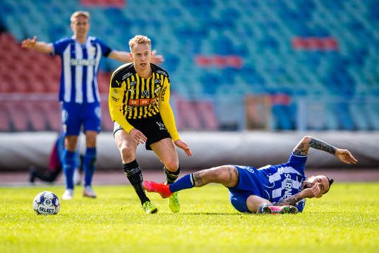 Häckens Gustav Berggren och IFK Göteborgs Marek Hamsik