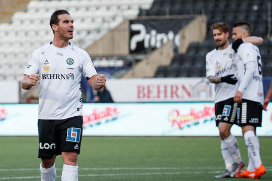Örebros Nordin Gerzic jublar