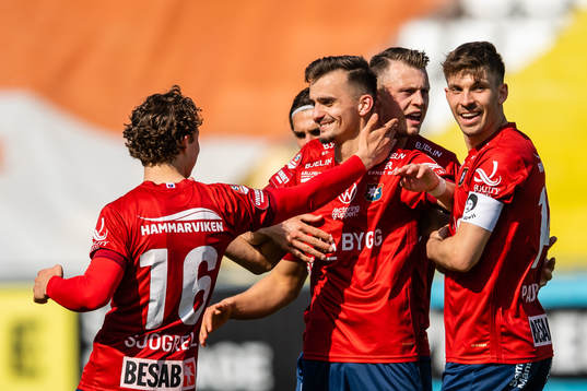 Örgrytes Ajdin Zeljkovic jublar efter 2-2