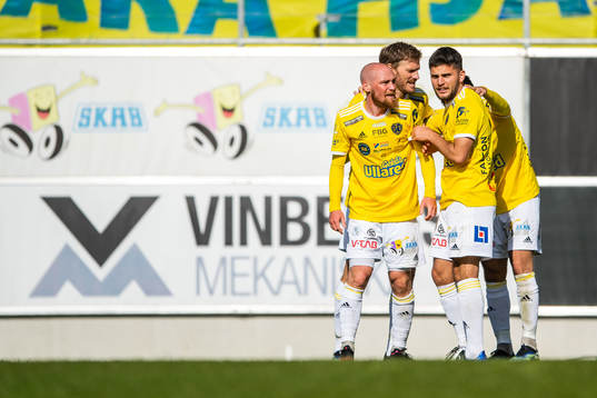 Falkenbergs Christoffer Carlsson jublar efter 3-2