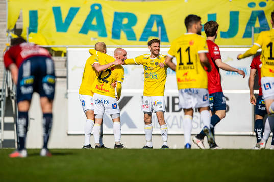 Falkenbergs Christoffer Carlsson jublar efter 3-2