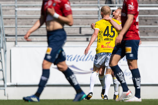 Falkenbergs Tobias Englund jublar