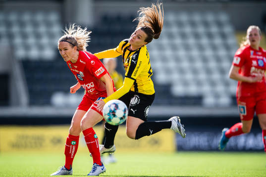 Linköpings Petra Johansson och Häckens Milica Mijatovic