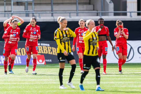 Linköpings Uchenna Grace Kanu jublar