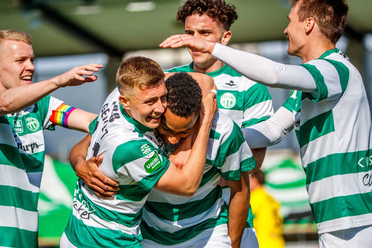 Västerås Brian Span jublar med Simon Gefvert