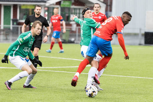 Brages Bjarni Mark Antonsson   och Helsingborgs Alhaji Gero