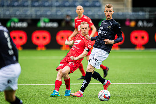Petter Dahle Strand of Brann and Samuel Kari Fridjonsson of