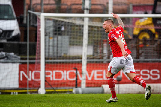 Degerfors Victor Edvardsen jublar