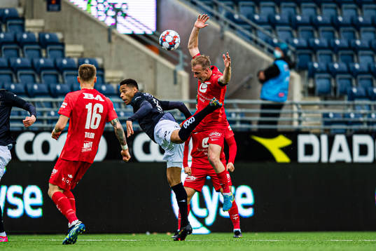 Kevin Alexander Kabran of Viking and Petter Dahle Strand of