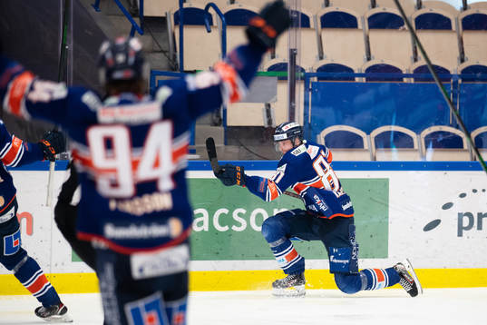 Växjös Fredrik Karlström jublar